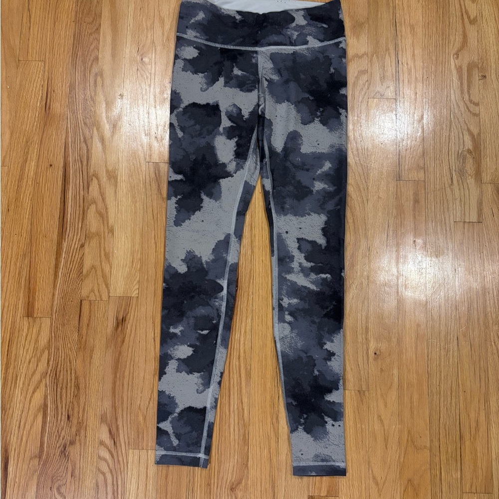 lululemon leggings-black and gray floral